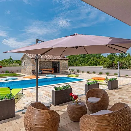 Luxe New House With Bbg, Pool